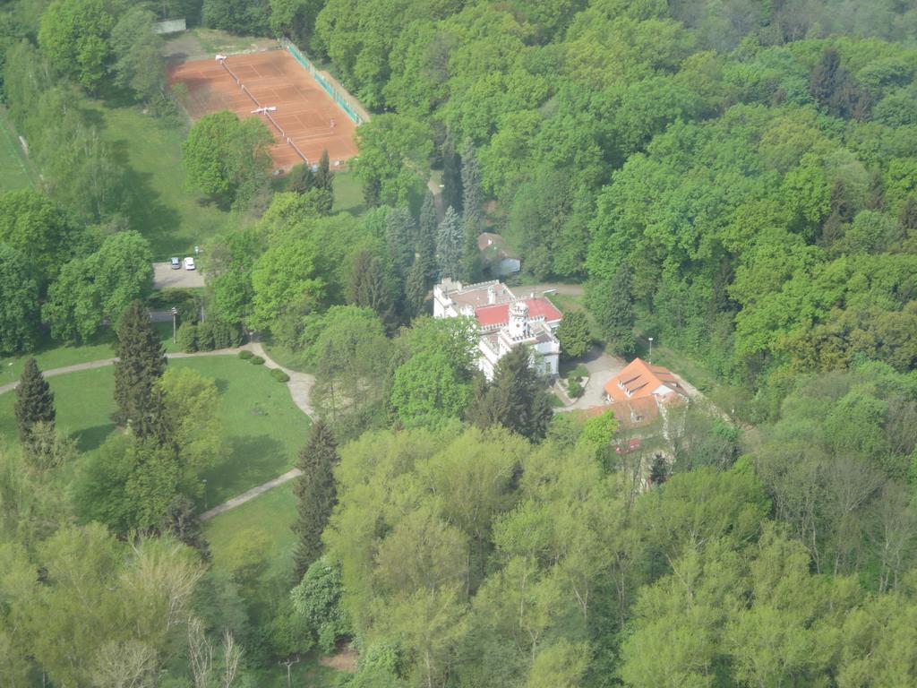 Siesta Rodinny Resort Pardubice Exterior foto