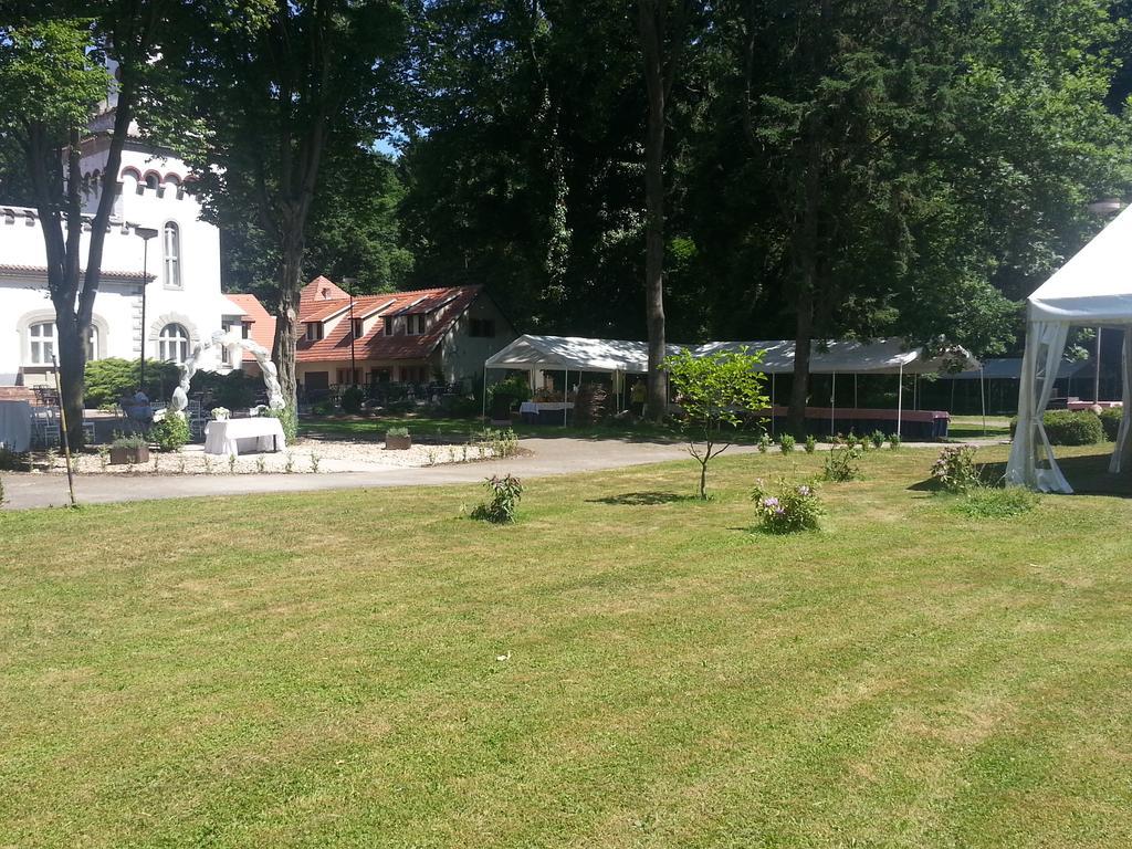 Siesta Rodinny Resort Pardubice Exterior foto